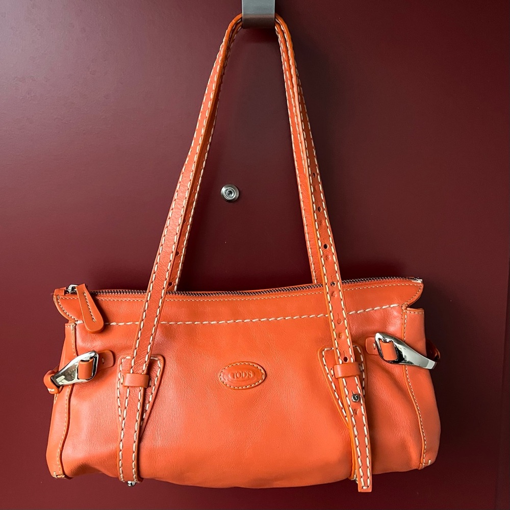VINTAGE Tod’s Baguette Bag in Coral